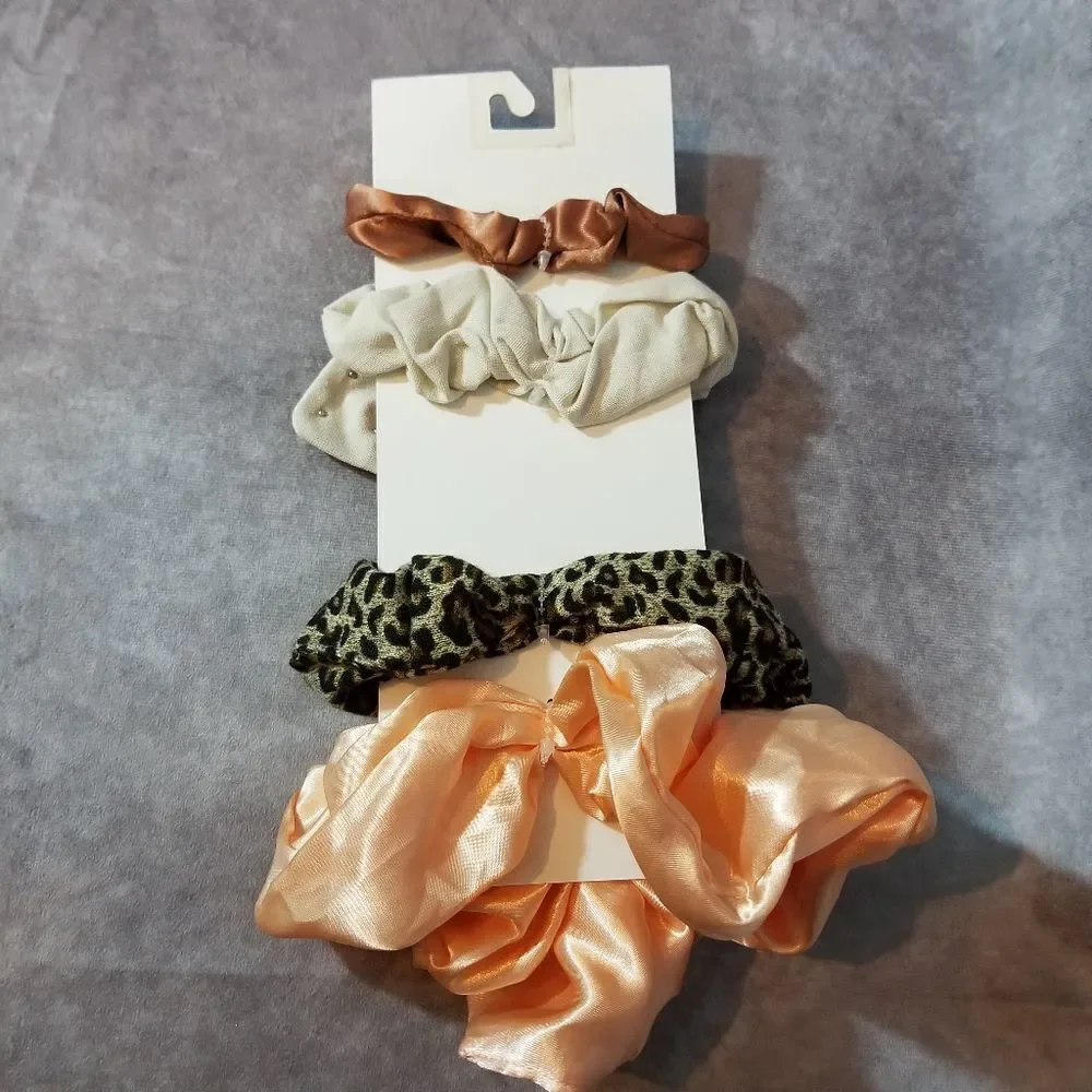 4 Pack of Hair Scrunchies‎